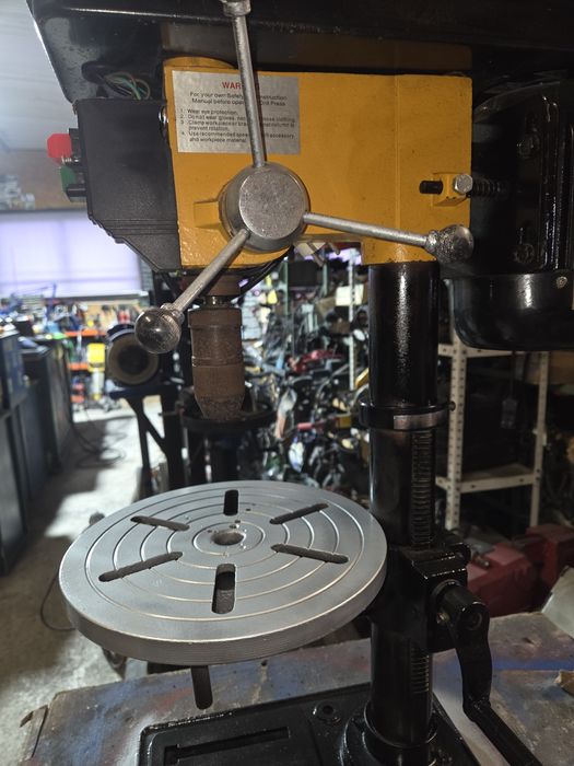 Vendo máquina de furar de coluna