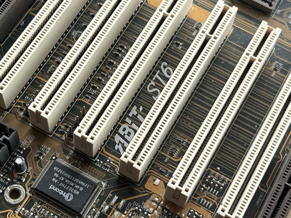 RETRO PREMIUM Abit ST6 Socket 370 OC SoftMenu Pentium III 733