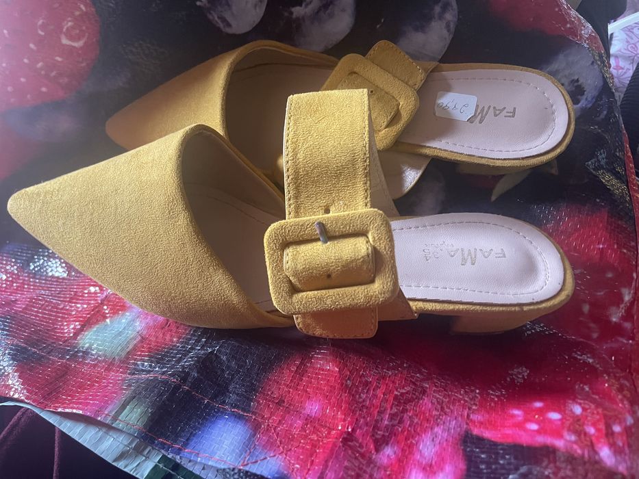 Bota preta por 20 tenis rosa 5 eros rasteirinha 5 eros