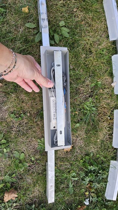 Żyrandol lampa kinkiet w kolorze srebrnym różne rodzaje