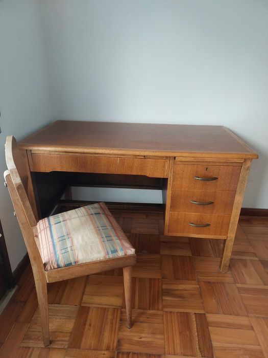 Secretaria madeira maciça + cadeira vintage pés palito design portugal