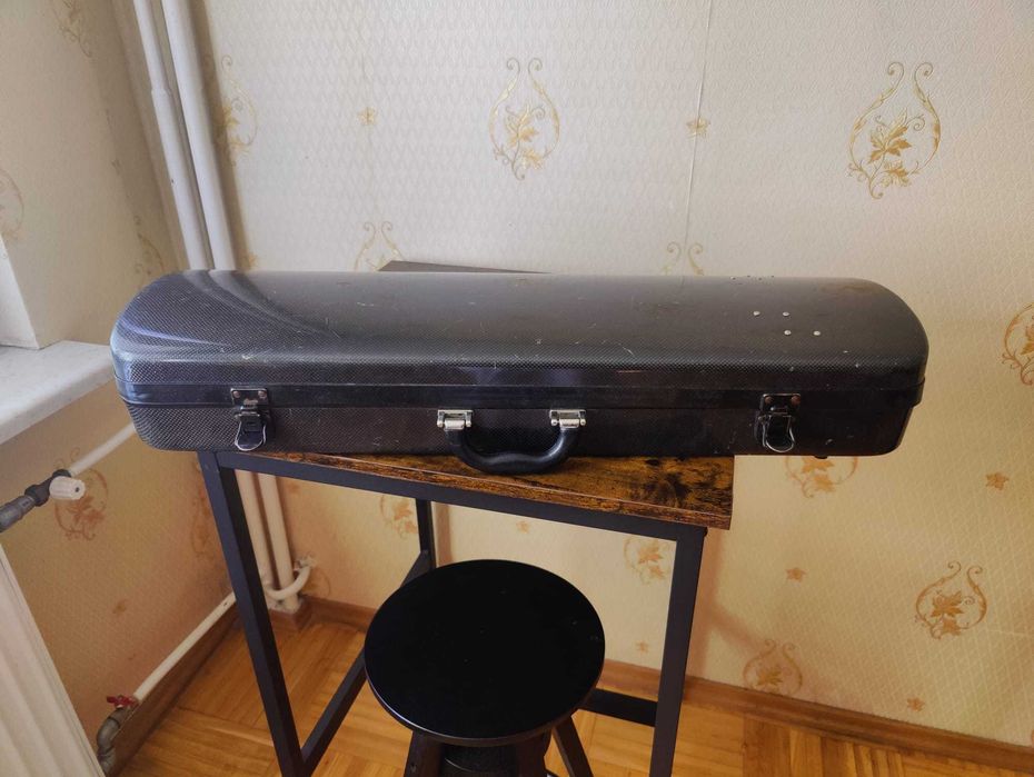 Futerał skrzypcowy + 2 smyczki