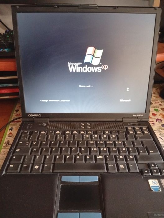 Stary Laptop compaq evo n620c Windows XP