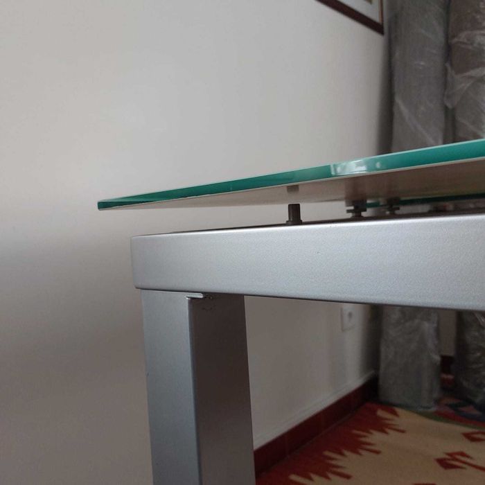 Mesa Extensível de vidro com 4 cadeiras