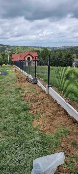 Ogrodzenie panelowe h 153cm + słupek 60x40x2300 +3 obejmy