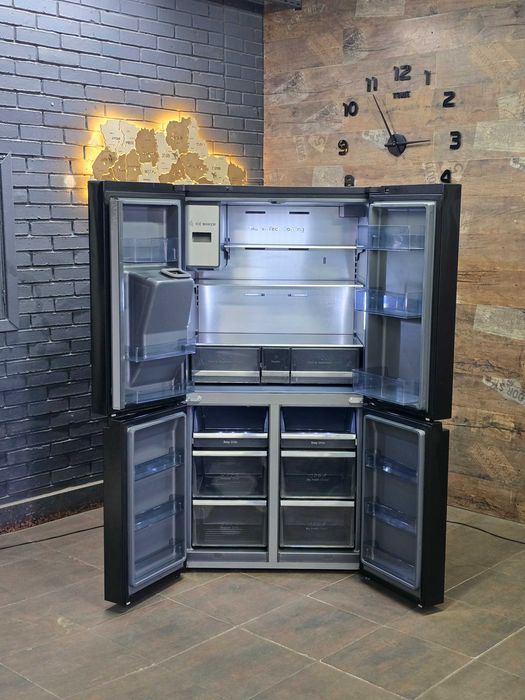Преміальний чотиридверний холодильник Hisense Cross Door (серія RQ760) СКЛАД - МАГАЗИН