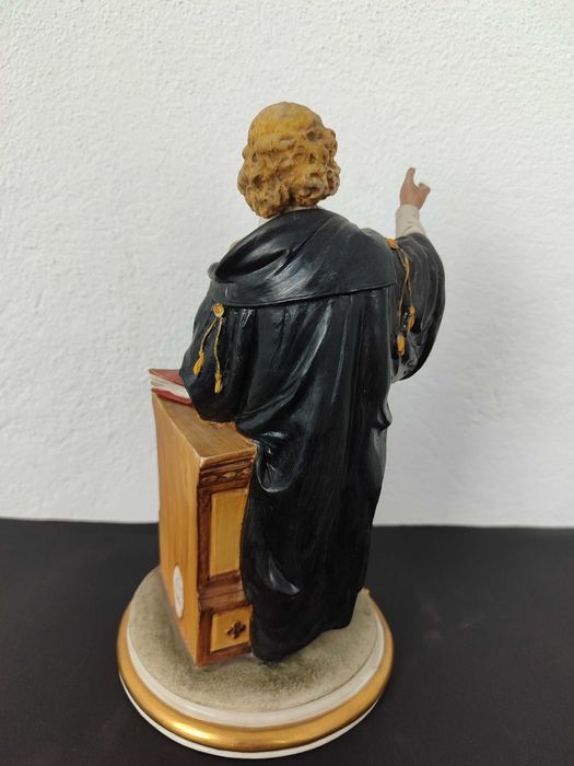 Escultura  de advogada Capodimonte