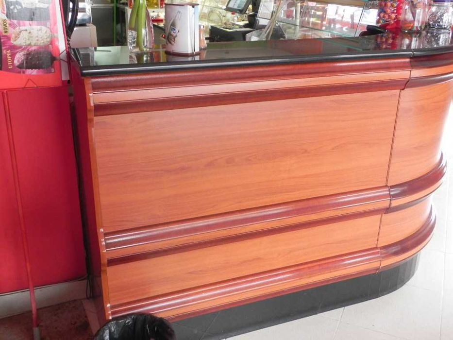 Balcão com vitrines  refrigeradas