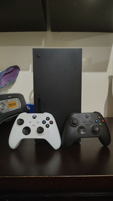 Xbox series x + 2 comandos (com bateria) + caixa oficial