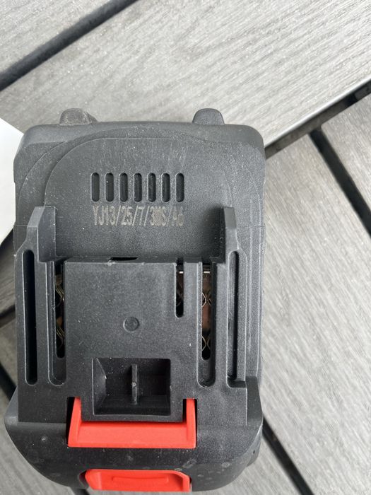 akumulatorowe nożyce do blachy 21v 2 akumulatory ładowarka elektryczne
