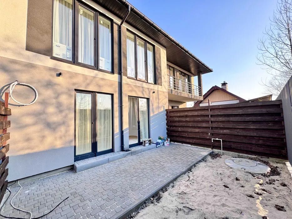 Продаж будинок таунхаус в закритому містечку набережна озеро