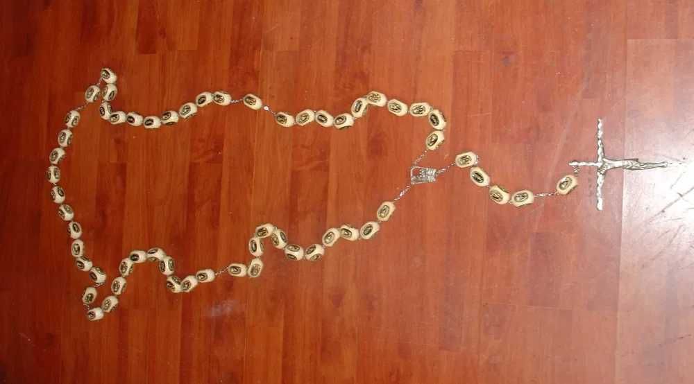 Terço de parede com crucifixo