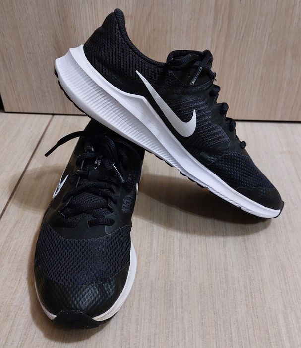 Buty sportowe czarne Nike, rozmiar 37,5 wiazane