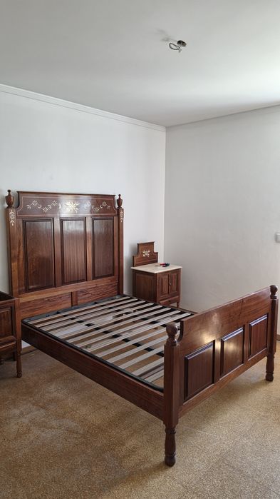 Conjunto cama + 2 cabeceiras antigas