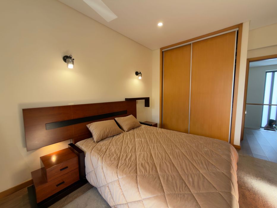 Cama de casal em madeira maciça 1,60 x 2,00