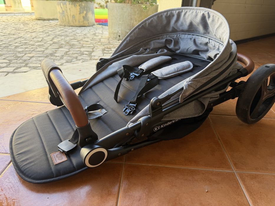 Carrinho de bebé Kinderkraft – praticamente novo