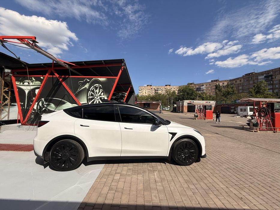 Продам Tesla Model Y