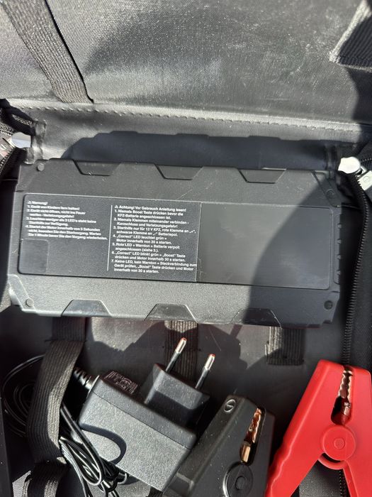 Пусковий пристрій Einhell CE-JS 12/1 з функцією Power Bank