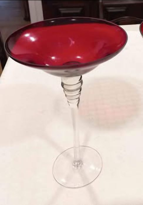 Taça decorativa em vidro, cor vermelha