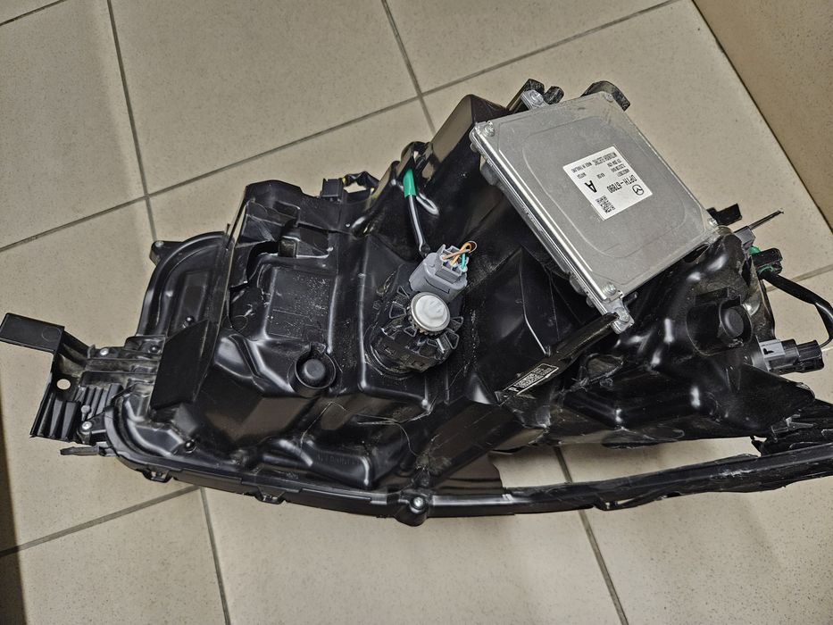 Reflektor lampa Cx-30 lewa