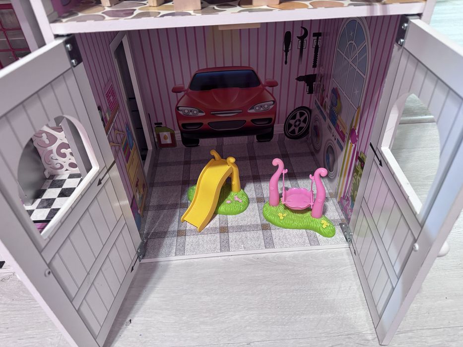 Ogromny domek dla lalek, Barbie z wyposażeniem