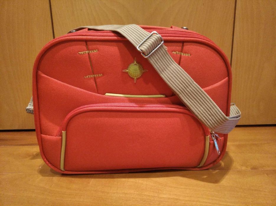 Mala de cabine / nécessaire vermelho com alça e cadeado