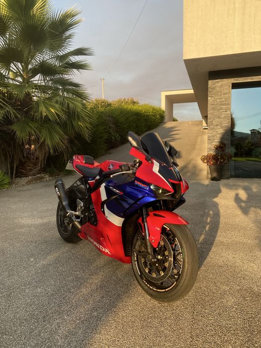 Honda CBR1000RR-R Fireblade + Extras
