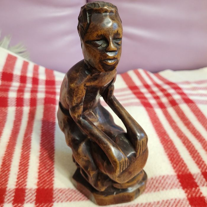 Drewniana rzeźba 21 cm.