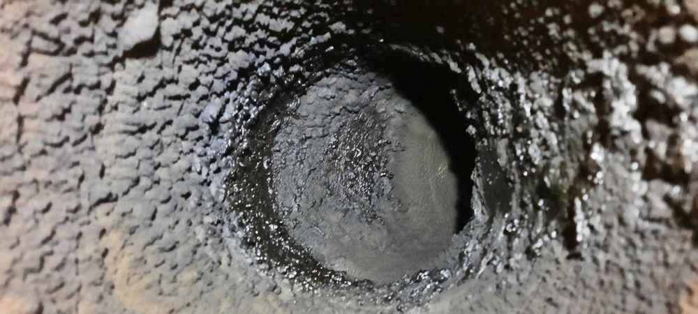 Чистка вид Сажі Груб і Пічок а також Камінів