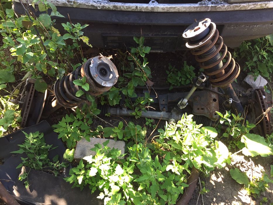 Задняя и передняя балка в зборе. Бмв э 30