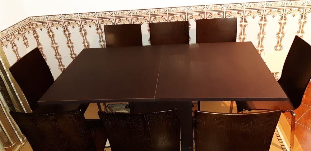 Vendo mesa com cadeiras
