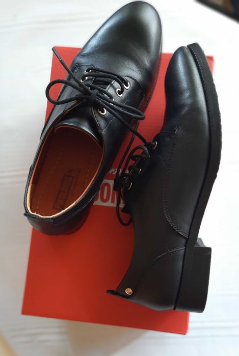 Sapatos de senhora pretos da Pikolinos