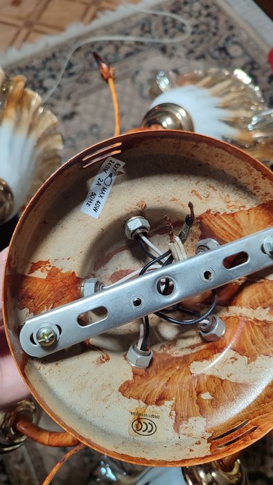 Продам люстру на 5 лампочек