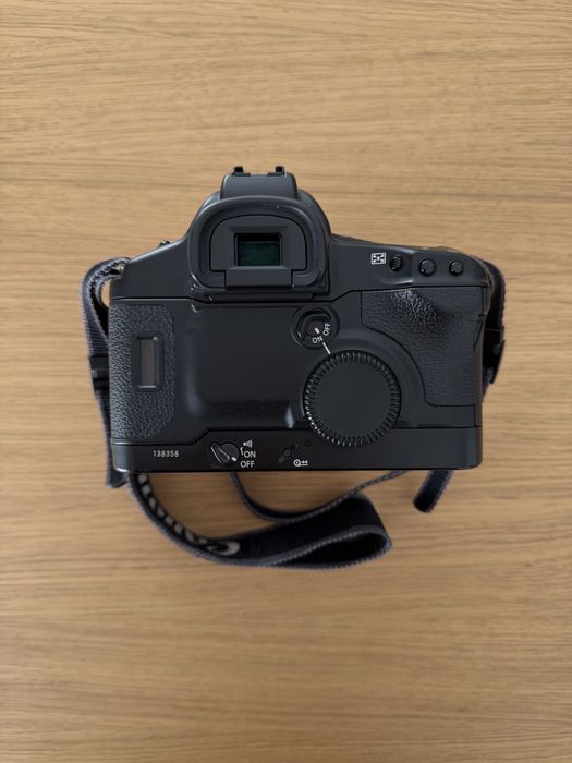 Canon EOS 1V + Canon EF 50mm f/1,4 USM