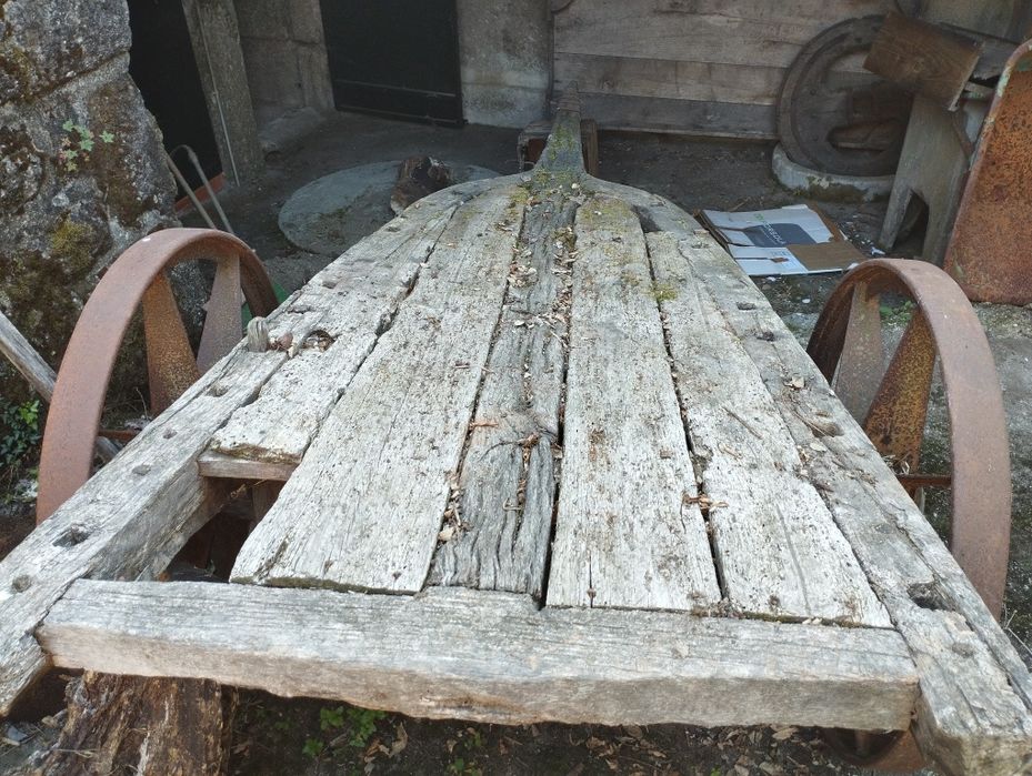 Carro de bois para restaurar