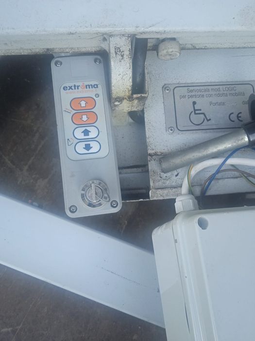 Plataforma elevatória para escadas. Mobilidade reduzida64188144874243124