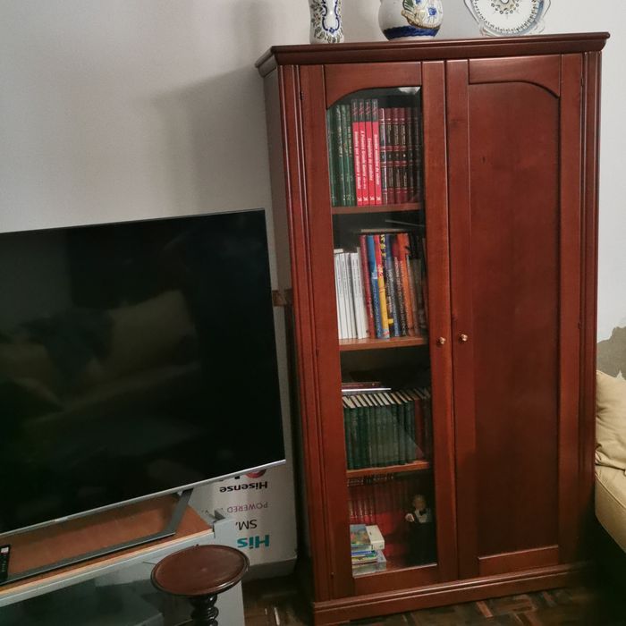 Movel para livros e outros em madeira macica tamanho 1.74m de altura, 55cm de largura e 52 de profundidade