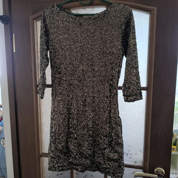 Платье в пайетках,в золоте. Размер 40/42