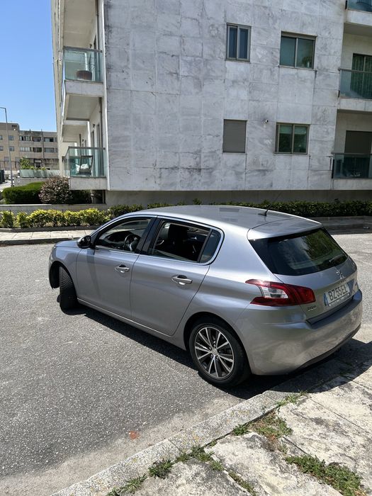 Peugeot 308 1.2 PureTech Allure – 110cv Ano 2016 | 119.000 km | Gasolina