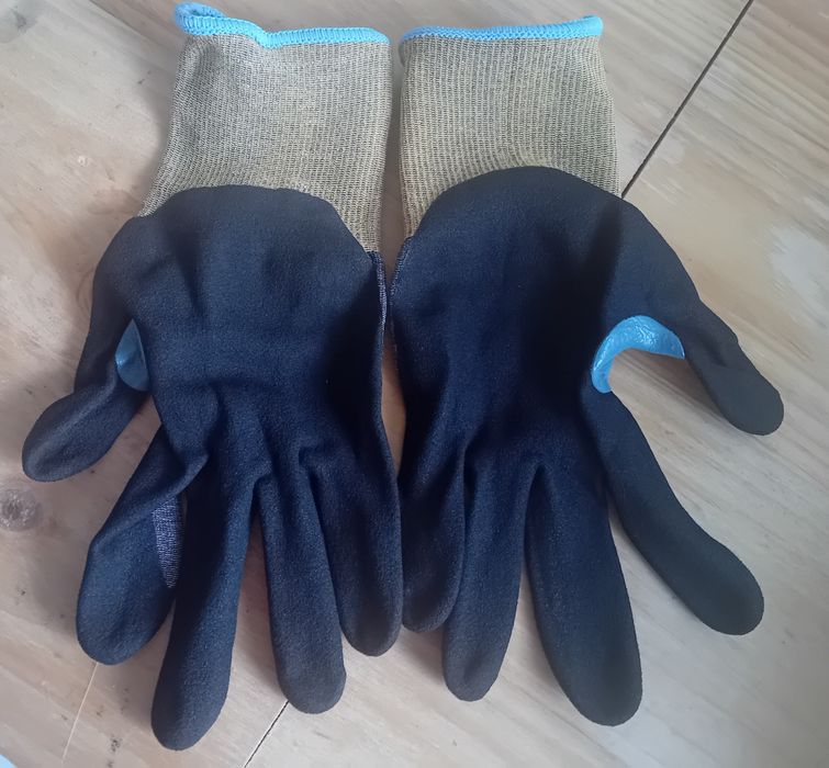 Luvas novas ant cortes