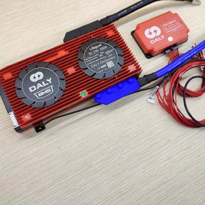 BMS Daly LiFePO4 8S 24 вольта 200A с Bluetooth и балансиром 5А
