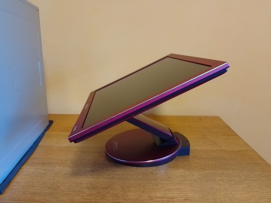 ПК Intel Pentium 4 з монітором та клавіатурою