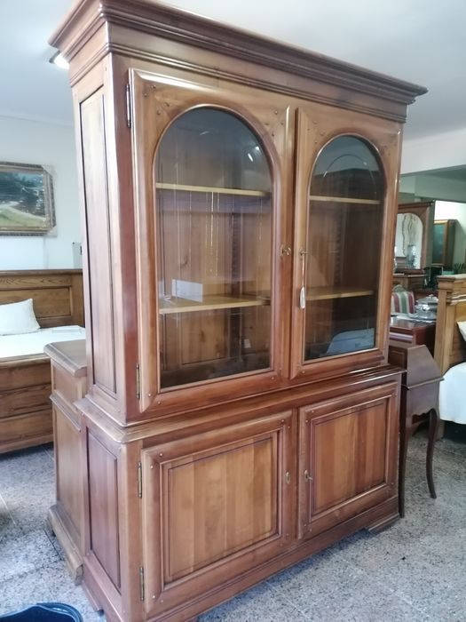 Biblioteca em cerejeira