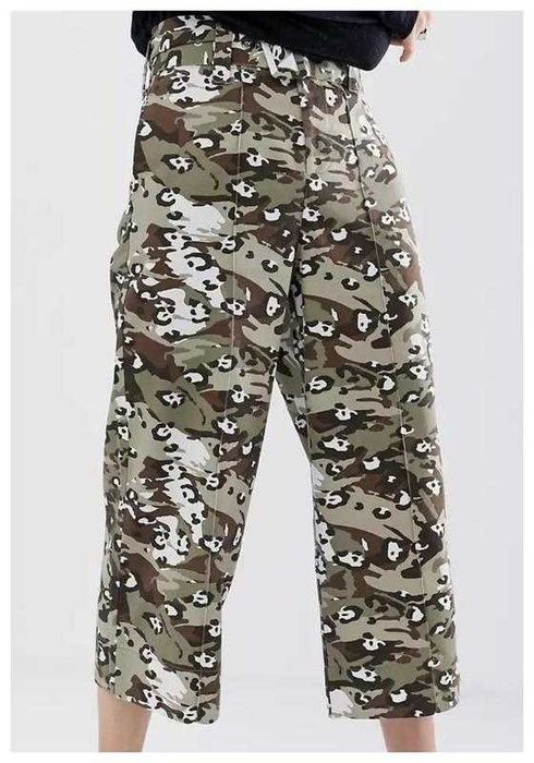 Камуфляжные широкие брюки с высокой посадкой Asos, р. XS/S