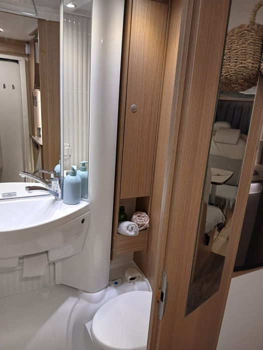 Wynajem Kampera Alkowa 6 osobowy