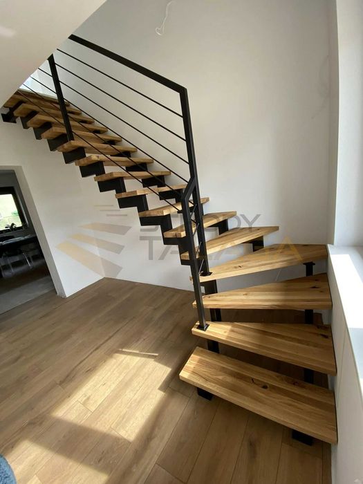 Schody loft na konstrukcji stalowej, metalowe, samonośne.