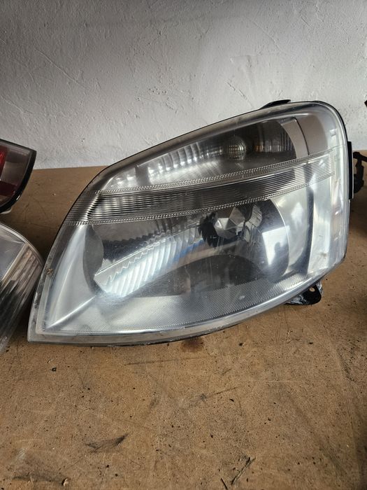 Peugeot Partner I Lift reflektor lampa lewa prawa przód
