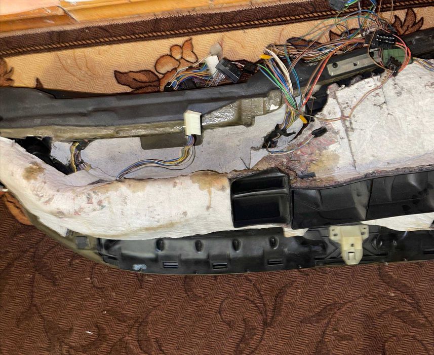 Торпедо BMW E34 рестайлінг, чорне, з подушкою безпеки (airbag)