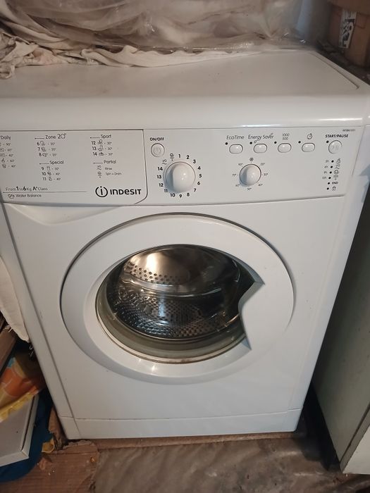 пральна машинка Indesit