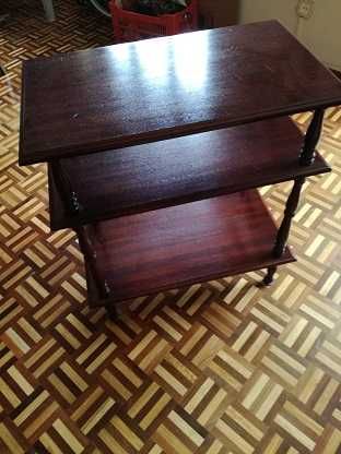 Estante para livros em  muito bom estado e resistente